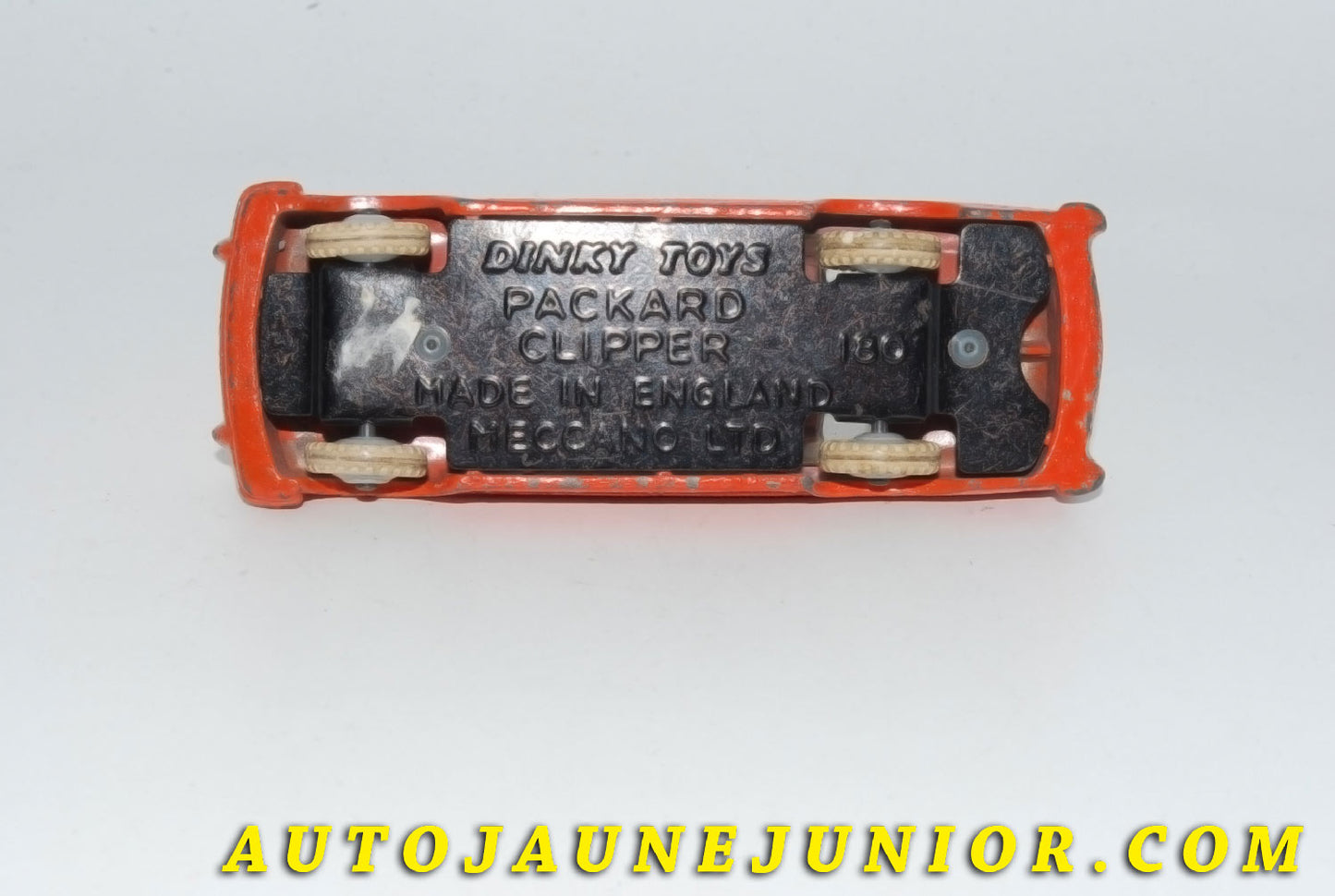 Le #5562 - Dinky Toys - Packard - Clipper Sedan est en vente sur Auto Jaune Junior ! Tekno, Politoys, Mebetoys, Mercury, Joal, Diapet, Märklin, TootsieToys.Vous avez le même jouet ? Profitez de notre expertise pour vous accompagner dans la vente de vos modèles ou votre collection ! Nous achetons tous lots de miniatures ! Contactez nous ! contact@autojaunejunior.com. 