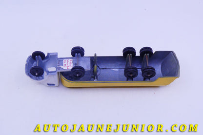 Le #5801 - Ralstoy - Ford - Cabover tracteur semi remorque citerne est en vente sur Auto Jaune Junior ! Tekno, Politoys, Mebetoys, Mercury, Joal, Diapet, Märklin, TootsieToys.Vous avez le même jouet ? Profitez de notre expertise pour vous accompagner dans la vente de vos modèles ou votre collection ! Nous achetons tous lots de miniatures ! Contactez nous ! contact@autojaunejunior.com. 