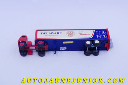 Le #5803 - Winross - White - 5000 semi fourgon "Delaware 1776-1976 » (Bicentennial)" est en vente sur Auto Jaune Junior ! Tekno, Politoys, Mebetoys, Mercury, Joal, Diapet, Märklin, TootsieToys.Vous avez le même jouet ? Profitez de notre expertise pour vous accompagner dans la vente de vos modèles ou votre collection ! Nous achetons tous lots de miniatures ! Contactez nous ! contact@autojaunejunior.com. 