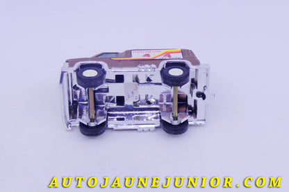 Le #5804 - Tootsietoys - Chevrolet - Van Chevy Blazer - Version Wagon avec Galeries - "TootsieToys 4 by 4 Off Road" est en vente sur Auto Jaune Junior ! Tekno, Politoys, Mebetoys, Mercury, Joal, Diapet, Märklin, TootsieToys.Vous avez le même jouet ? Profitez de notre expertise pour vous accompagner dans la vente de vos modèles ou votre collection ! Nous achetons tous lots de miniatures ! Contactez nous ! contact@autojaunejunior.com. 