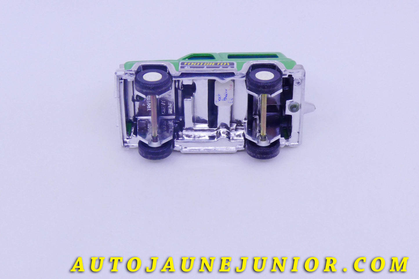 Le #5805 - Tootsietoys - Chevrolet - Breack K5 - Version Ranch "TootsieToys 4 by 4 Off Road" est en vente sur Auto Jaune Junior ! Tekno, Politoys, Mebetoys, Mercury, Joal, Diapet, Märklin, TootsieToys.Vous avez le même jouet ? Profitez de notre expertise pour vous accompagner dans la vente de vos modèles ou votre collection ! Nous achetons tous lots de miniatures ! Contactez nous ! contact@autojaunejunior.com. 
