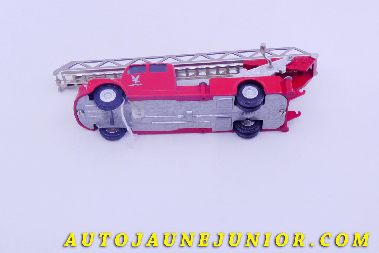 Le #5806 - Tekno - Scania - 75 camion grande échelle pompier (Peu fréquent 1er type - 1959- ) est en vente sur Auto Jaune Junior ! Tekno, Politoys, Mebetoys, Mercury, Joal, Diapet, Märklin, TootsieToys.Vous avez le même jouet ? Profitez de notre expertise pour vous accompagner dans la vente de vos modèles ou votre collection ! Nous achetons tous lots de miniatures ! Contactez nous ! contact@autojaunejunior.com. 