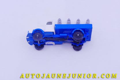 Le #5807 - Vilmer - Volvo - N88 Camion Ridelles Laitier est en vente sur Auto Jaune Junior ! Tekno, Politoys, Mebetoys, Mercury, Joal, Diapet, Märklin, TootsieToys.Vous avez le même jouet ? Profitez de notre expertise pour vous accompagner dans la vente de vos modèles ou votre collection ! Nous achetons tous lots de miniatures ! Contactez nous ! contact@autojaunejunior.com. 