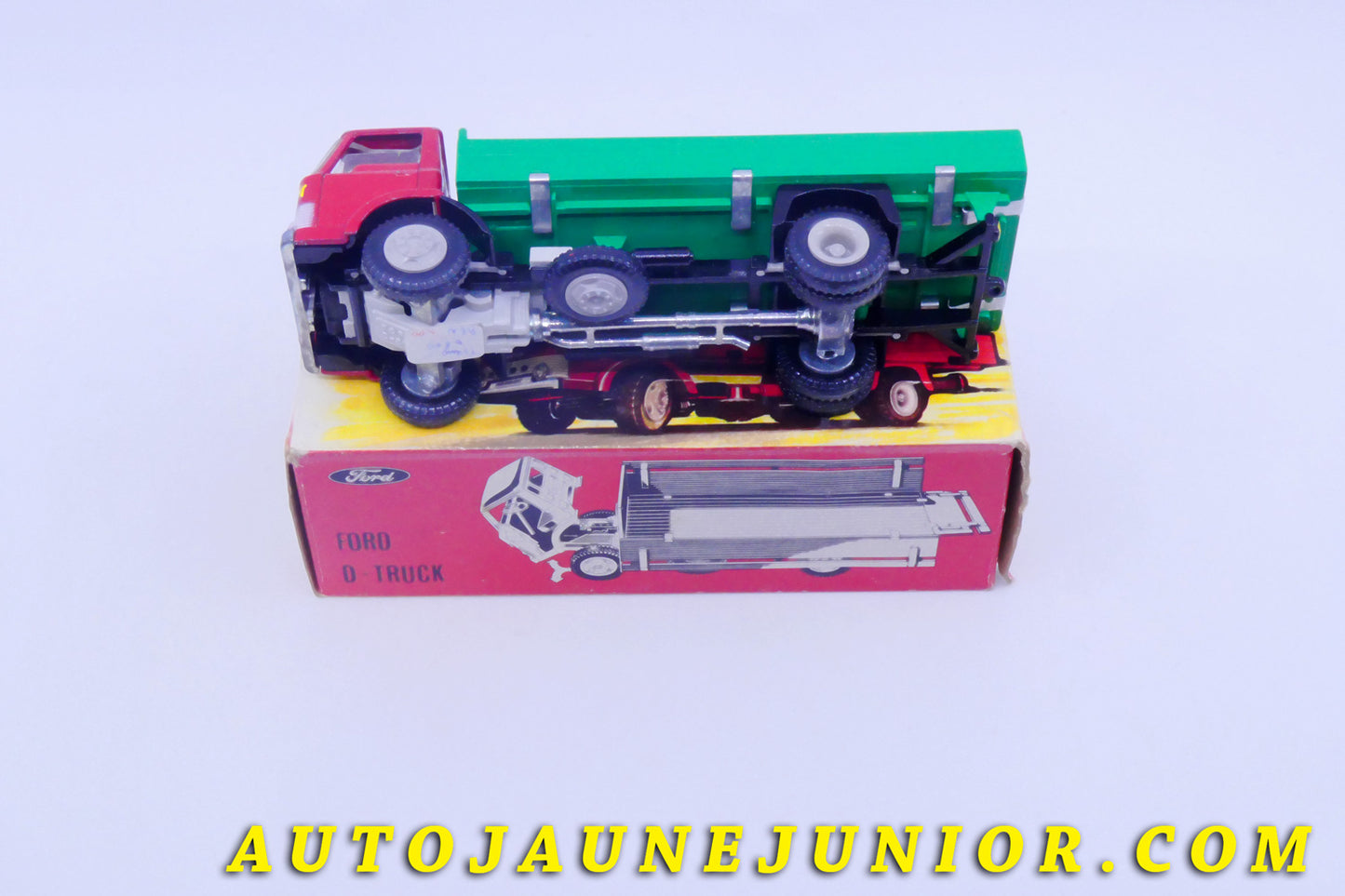 Le #5810 - Tekno - Ford - D800 Ridelles est en vente sur Auto Jaune Junior ! Tekno, Politoys, Mebetoys, Mercury, Joal, Diapet, Märklin, TootsieToys.Vous avez le même jouet ? Profitez de notre expertise pour vous accompagner dans la vente de vos modèles ou votre collection ! Nous achetons tous lots de miniatures ! Contactez nous ! contact@autojaunejunior.com. 