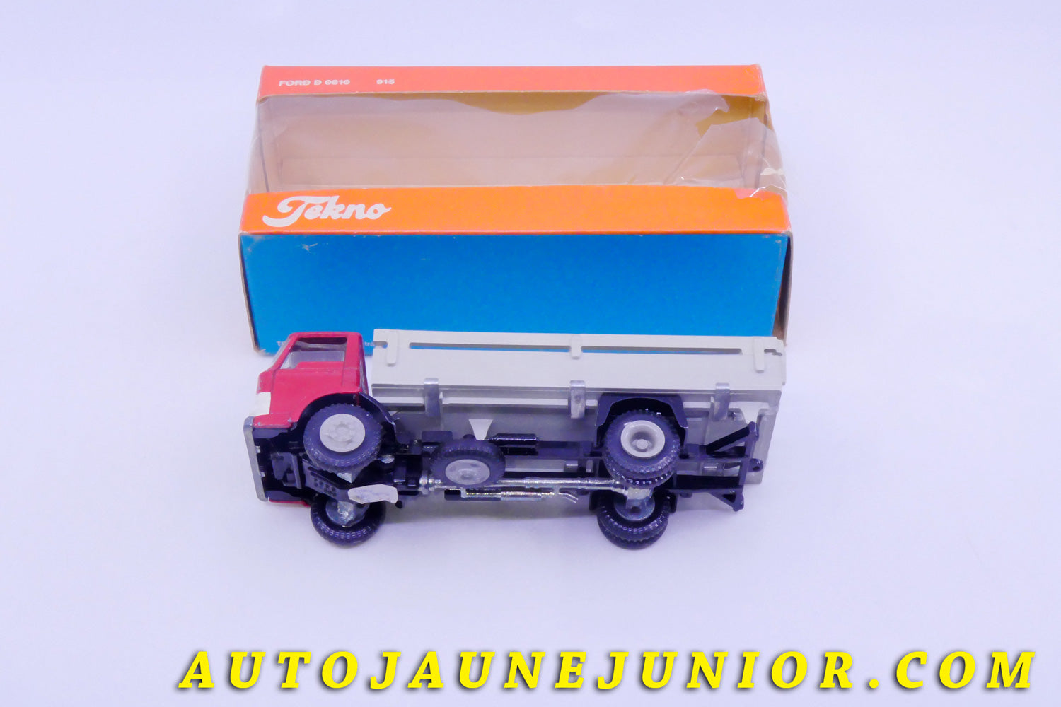 Le #5811 - Tekno - Ford - D800 Ridelles est en vente sur Auto Jaune Junior ! Tekno, Politoys, Mebetoys, Mercury, Joal, Diapet, Märklin, TootsieToys.Vous avez le même jouet ? Profitez de notre expertise pour vous accompagner dans la vente de vos modèles ou votre collection ! Nous achetons tous lots de miniatures ! Contactez nous ! contact@autojaunejunior.com. 