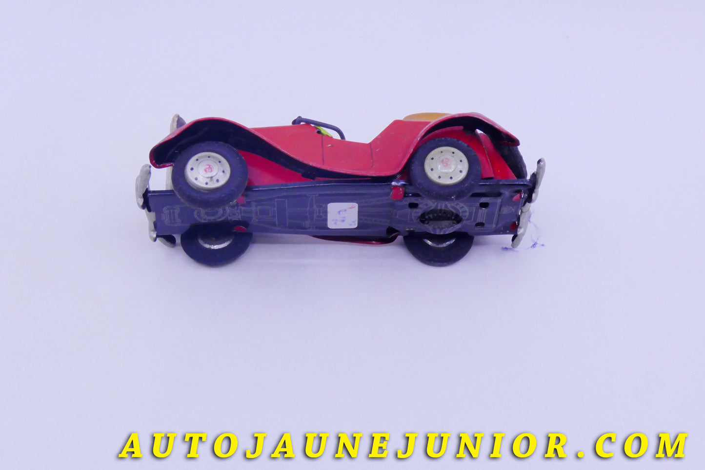 Le #5816 - LineMar - MG - 18W -612  Sport Car 1955 (Frciction) est en vente sur Auto Jaune Junior ! Tekno, Politoys, Mebetoys, Mercury, Joal, Diapet, Märklin, TootsieToys.Vous avez le même jouet ? Profitez de notre expertise pour vous accompagner dans la vente de vos modèles ou votre collection ! Nous achetons tous lots de miniatures ! Contactez nous ! contact@autojaunejunior.com. 