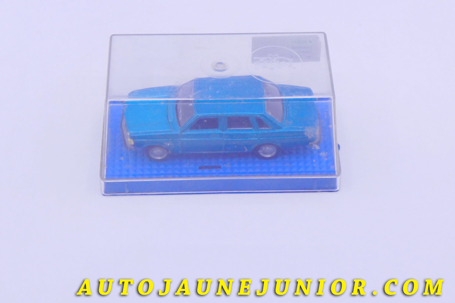 Le #5826 - Nacoral - Volvo - 144 Berline est en vente sur Auto Jaune Junior ! Tekno, Politoys, Mebetoys, Mercury, Joal, Diapet, Märklin, TootsieToys.Vous avez le même jouet ? Profitez de notre expertise pour vous accompagner dans la vente de vos modèles ou votre collection ! Nous achetons tous lots de miniatures ! Contactez nous ! contact@autojaunejunior.com. 