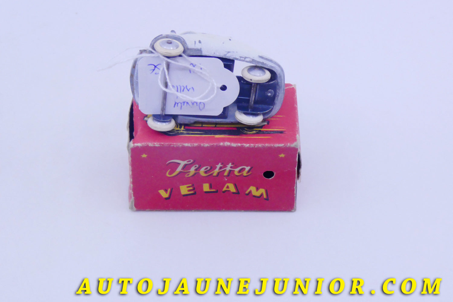 Le #5834 - Quiralu - Isetta - Velam est en vente sur Auto Jaune Junior ! Tekno, Politoys, Mebetoys, Mercury, Joal, Diapet, Märklin, TootsieToys.Vous avez le même jouet ? Profitez de notre expertise pour vous accompagner dans la vente de vos modèles ou votre collection ! Nous achetons tous lots de miniatures ! Contactez nous ! contact@autojaunejunior.com. 