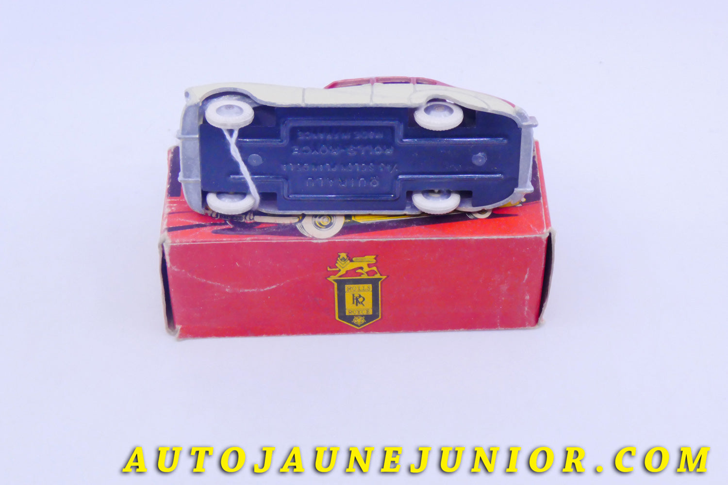 Le #5835 - Quiralu - Rolls Royce - Silver Cloud Rouge et crème est en vente sur Auto Jaune Junior ! Tekno, Politoys, Mebetoys, Mercury, Joal, Diapet, Märklin, TootsieToys.Vous avez le même jouet ? Profitez de notre expertise pour vous accompagner dans la vente de vos modèles ou votre collection ! Nous achetons tous lots de miniatures ! Contactez nous ! contact@autojaunejunior.com. 
