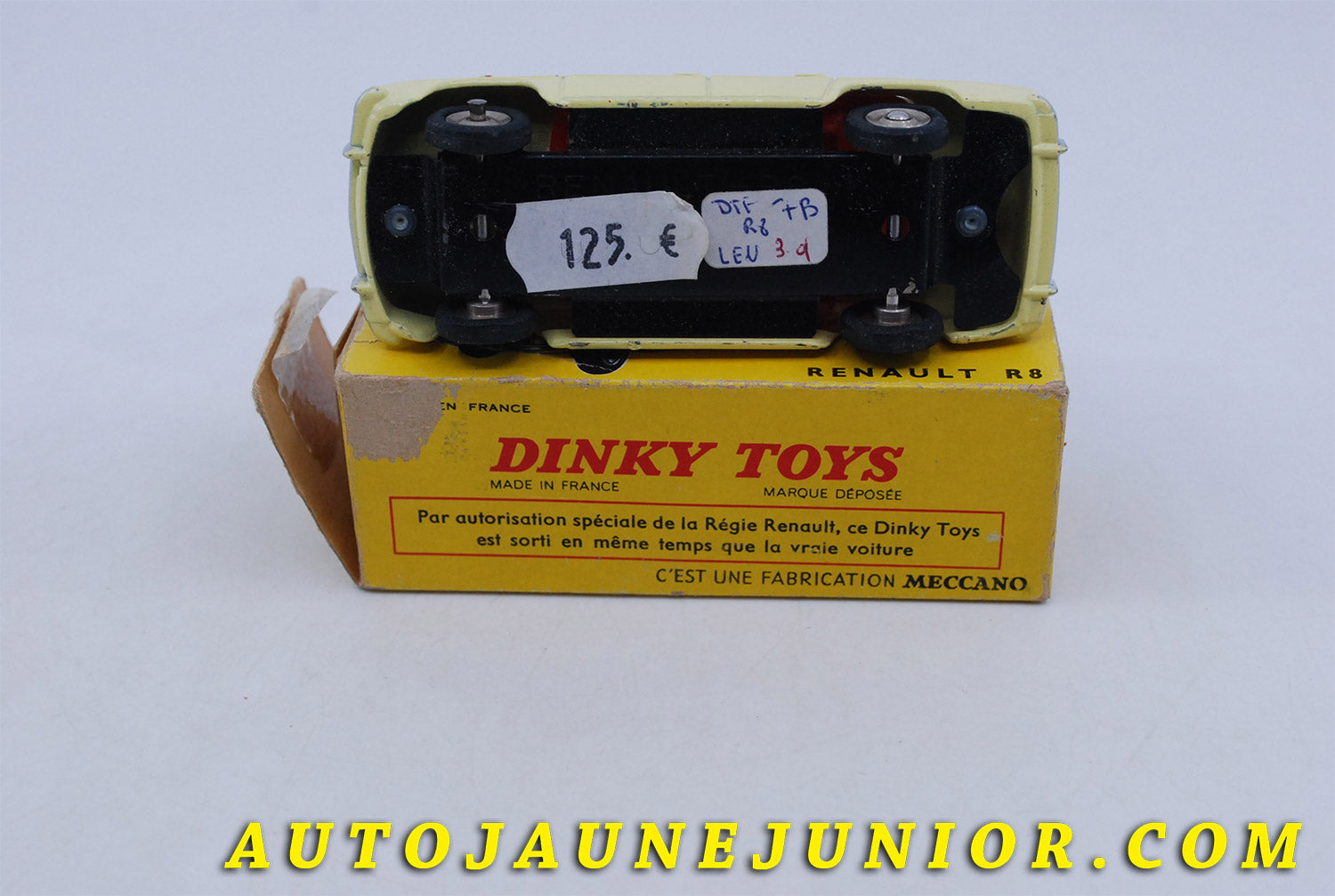 Le Dinky Toys – Renault R8 - est en vente sur Auto Jaune Junior ! Découvrez nos collections de diecast: Dinky-Toys, Corgi, Corgi-Toys, Solido, Norev, Minialuxe, CIJ, C-I-J, JRD, J-R-D, Matchbox, Majorette, Tekno, Politoys, Mebetoys, Mercury, Joal, Diapet, Märklin, TootsieToys.