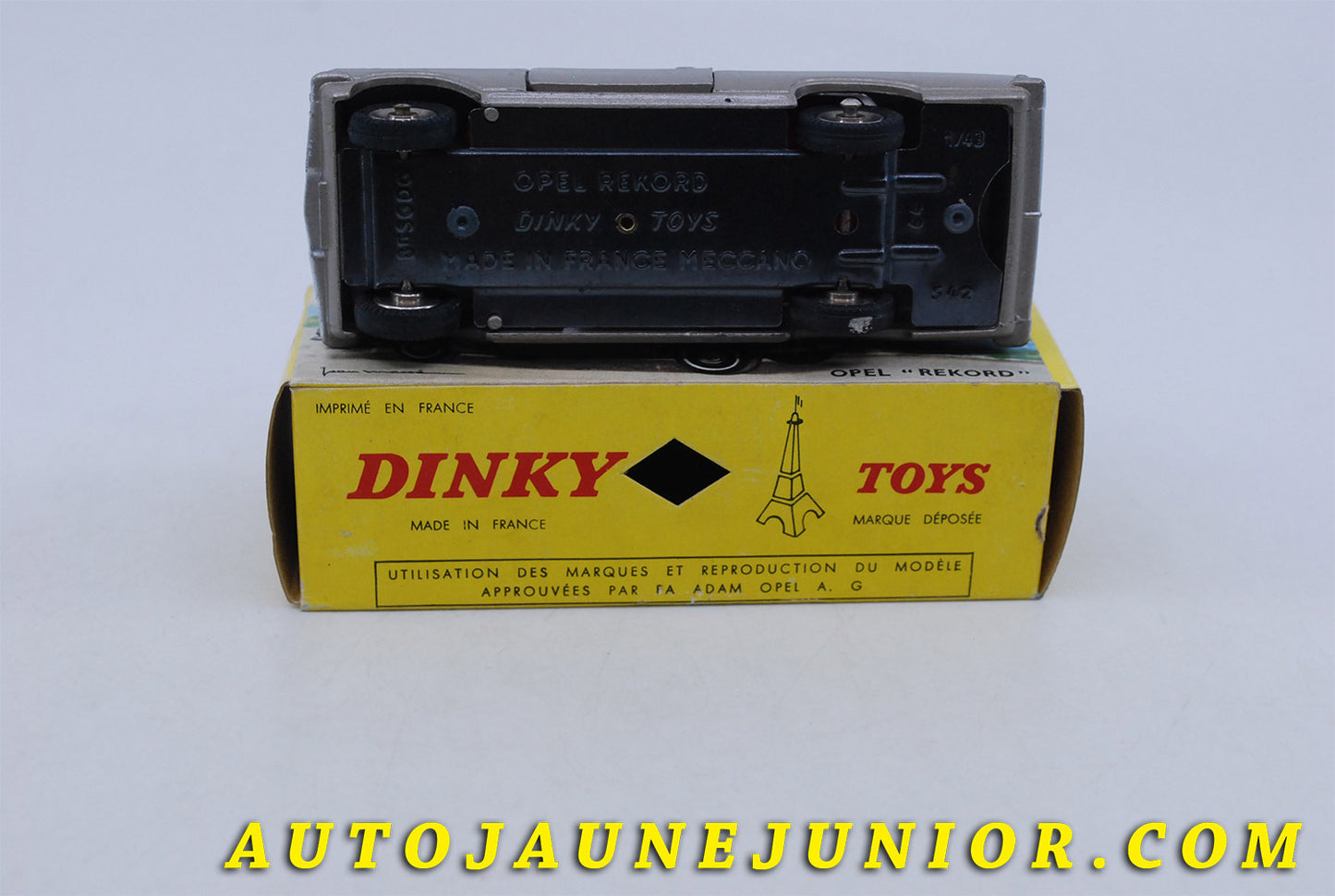 Le Dinky Toys – Opel Rekord 1963 - est en vente sur Auto Jaune Junior ! Découvrez nos collections de diecast: Dinky-Toys, Corgi, Corgi-Toys, Solido, Norev, Minialuxe, CIJ, C-I-J, JRD, J-R-D, Matchbox, Majorette, Tekno, Politoys, Mebetoys, Mercury, Joal, Diapet, Märklin, TootsieToys.