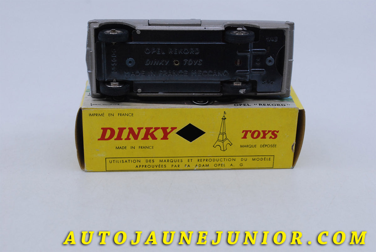 Le Dinky Toys – Opel Rekord 1963 - est en vente sur Auto Jaune Junior ! Découvrez nos collections de diecast: Dinky-Toys, Corgi, Corgi-Toys, Solido, Norev, Minialuxe, CIJ, C-I-J, JRD, J-R-D, Matchbox, Majorette, Tekno, Politoys, Mebetoys, Mercury, Joal, Diapet, Märklin, TootsieToys.