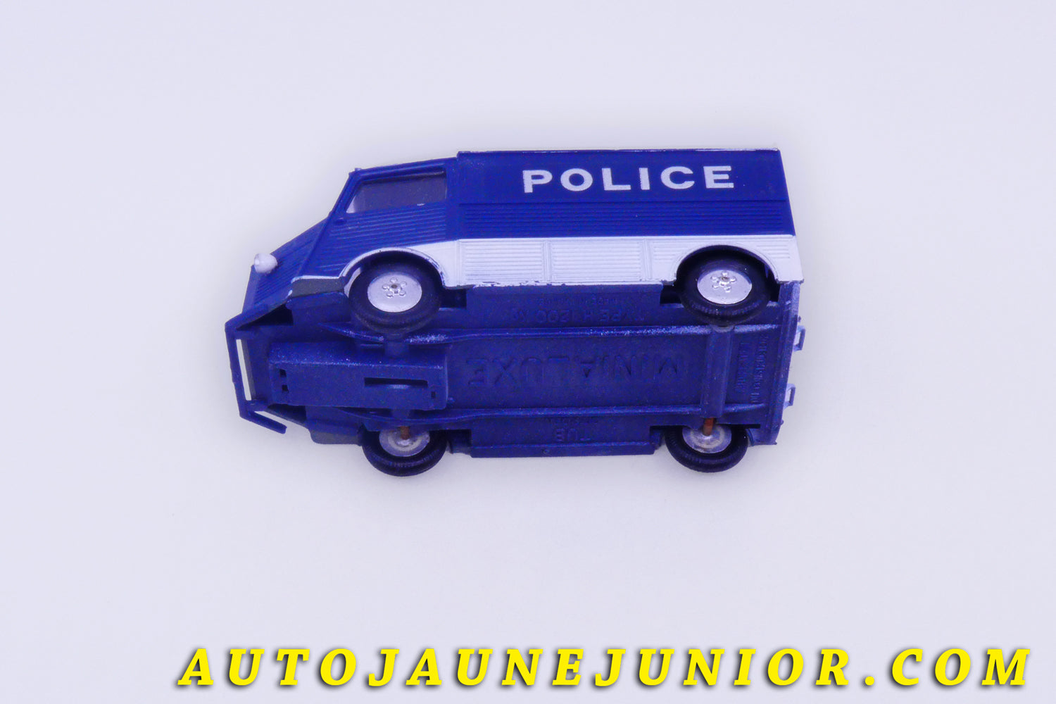 Le #6151 - Minialuxe - Citroën - 1200 Kgs Fourgon Police - Type H est en vente sur Auto Jaune Junior ! Tekno, Politoys, Mebetoys, Mercury, Joal, Diapet, Märklin, TootsieToys.Vous avez le même jouet ? Profitez de notre expertise pour vous accompagner dans la vente de vos modèles ou votre collection ! Nous achetons tous lots de miniatures ! Contactez nous ! contact@autojaunejunior.com. 