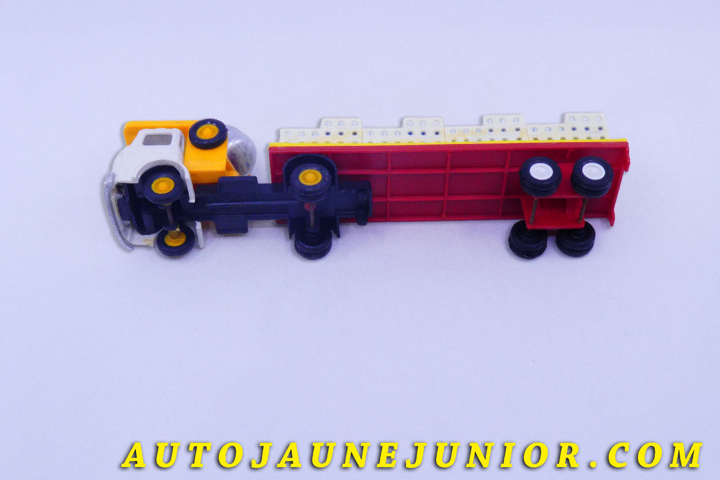 Le #6153 - Guisval - Berliet - GAK Semi-Remorque Plateau Brasseur est en vente sur Auto Jaune Junior ! Tekno, Politoys, Mebetoys, Mercury, Joal, Diapet, Märklin, TootsieToys.Vous avez le même jouet ? Profitez de notre expertise pour vous accompagner dans la vente de vos modèles ou votre collection ! Nous achetons tous lots de miniatures ! Contactez nous ! contact@autojaunejunior.com. 