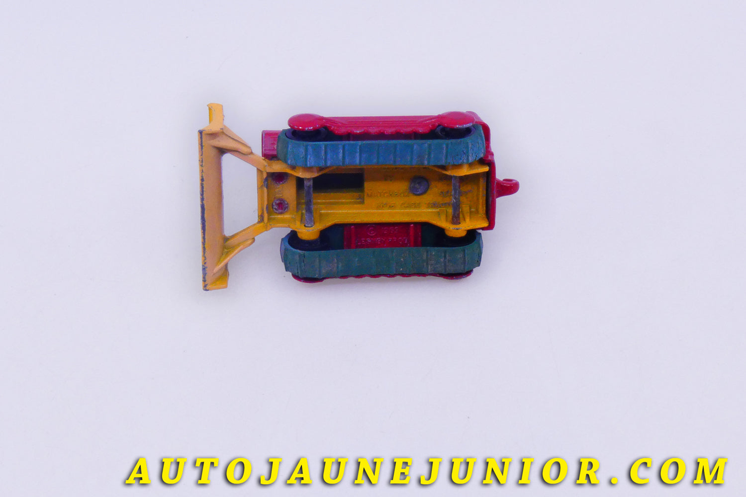 Le #6170 - Matchbox - Case - Pousseur sur chenilles est en vente sur Auto Jaune Junior ! Tekno, Politoys, Mebetoys, Mercury, Joal, Diapet, Märklin, TootsieToys.Vous avez le même jouet ? Profitez de notre expertise pour vous accompagner dans la vente de vos modèles ou votre collection ! Nous achetons tous lots de miniatures ! Contactez nous ! contact@autojaunejunior.com. 