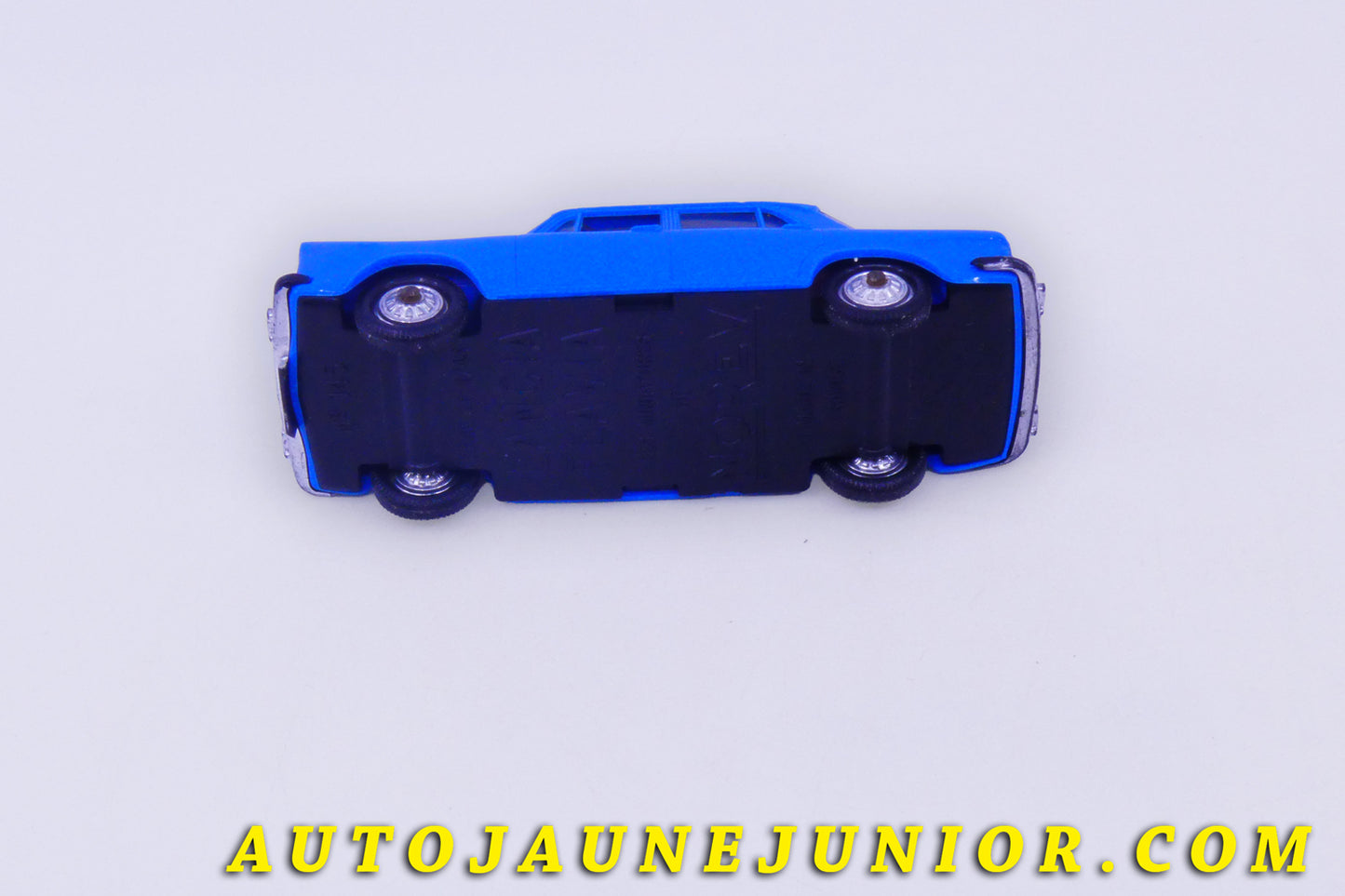 Le #6174 - Norev - Lancia - Flavia (peu fréquente couleur, intérieur marbré) est en vente sur Auto Jaune Junior ! Tekno, Politoys, Mebetoys, Mercury, Joal, Diapet, Märklin, TootsieToys.Vous avez le même jouet ? Profitez de notre expertise pour vous accompagner dans la vente de vos modèles ou votre collection ! Nous achetons tous lots de miniatures ! Contactez nous ! contact@autojaunejunior.com. 