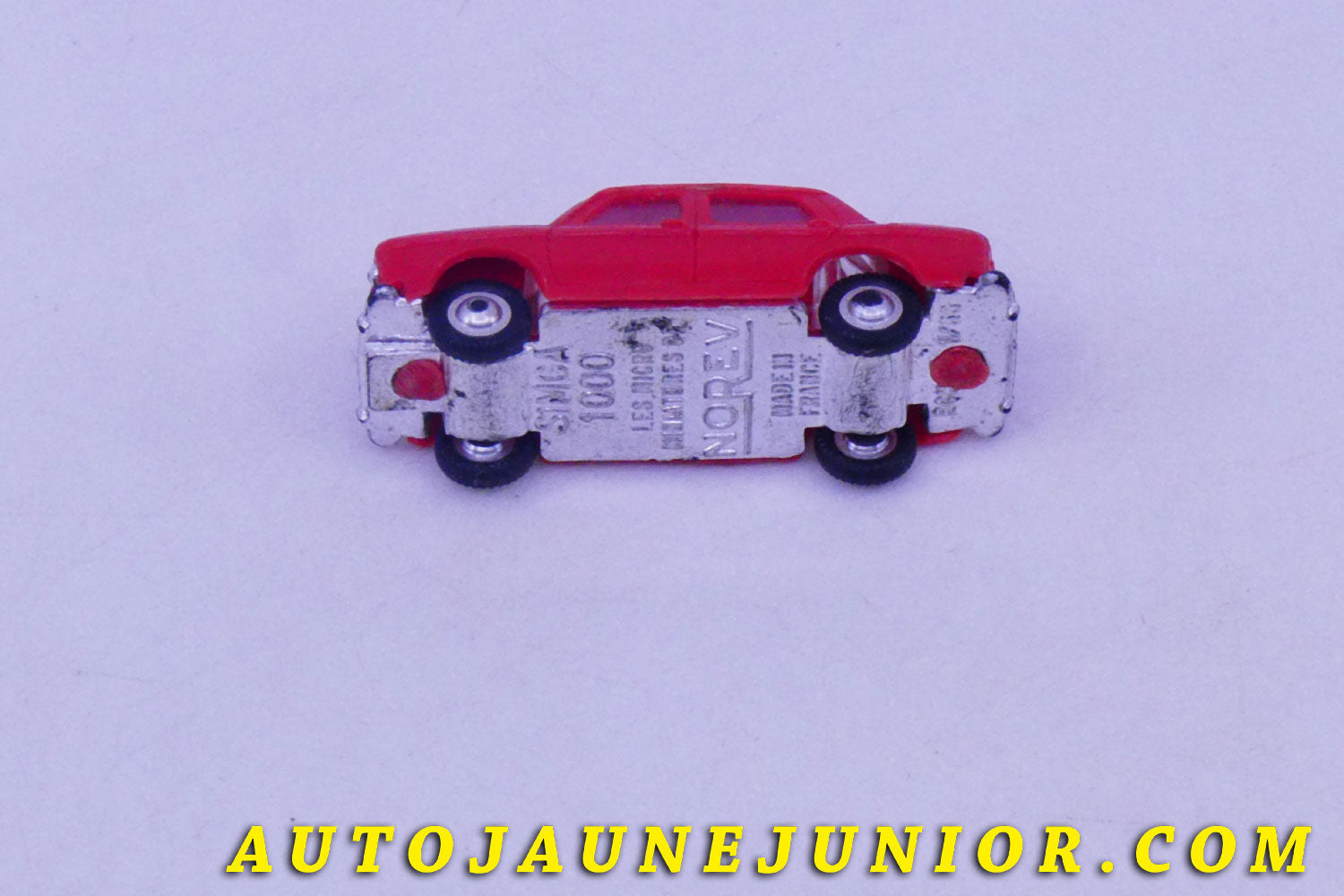 Le #6179 - Norev - Simca - 1000 berline (1/87ème) est en vente sur Auto Jaune Junior ! Tekno, Politoys, Mebetoys, Mercury, Joal, Diapet, Märklin, TootsieToys.Vous avez le même jouet ? Profitez de notre expertise pour vous accompagner dans la vente de vos modèles ou votre collection ! Nous achetons tous lots de miniatures ! Contactez nous ! contact@autojaunejunior.com. 