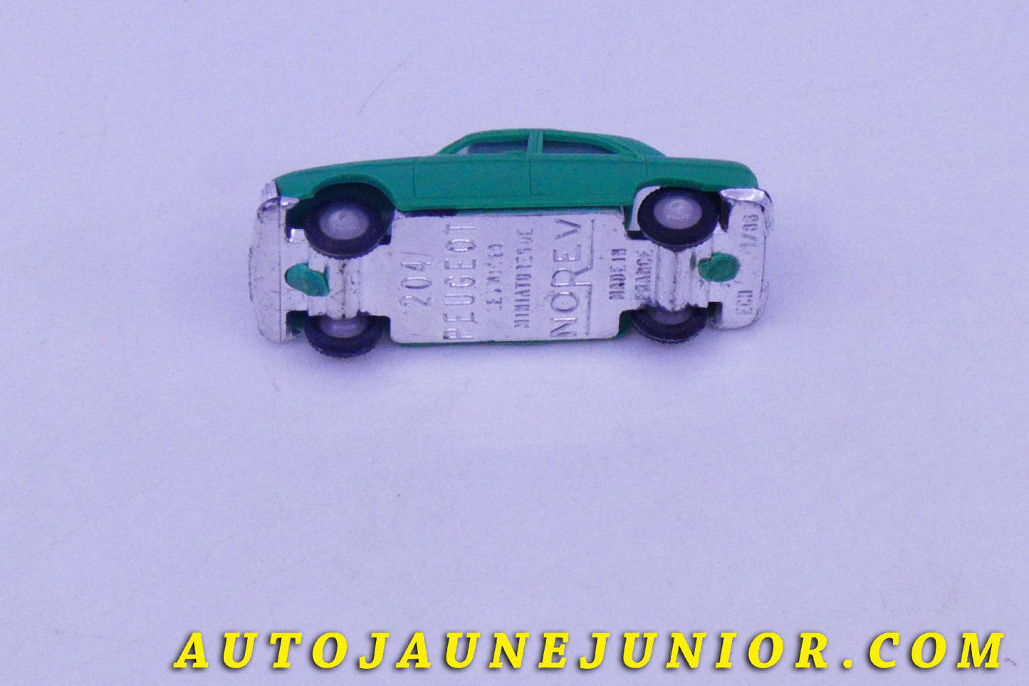 Le #6181 - Norev - Peugeot - 204 berline (Peu fréquente teinte !) - (1/87ème) est en vente sur Auto Jaune Junior ! Tekno, Politoys, Mebetoys, Mercury, Joal, Diapet, Märklin, TootsieToys.Vous avez le même jouet ? Profitez de notre expertise pour vous accompagner dans la vente de vos modèles ou votre collection ! Nous achetons tous lots de miniatures ! Contactez nous ! contact@autojaunejunior.com. 