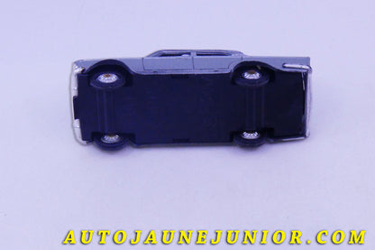 Le #6188 - Norev - Fiat - 2300 (Très rare variante peinte !) est en vente sur Auto Jaune Junior ! Tekno, Politoys, Mebetoys, Mercury, Joal, Diapet, Märklin, TootsieToys.Vous avez le même jouet ? Profitez de notre expertise pour vous accompagner dans la vente de vos modèles ou votre collection ! Nous achetons tous lots de miniatures ! Contactez nous ! contact@autojaunejunior.com. 