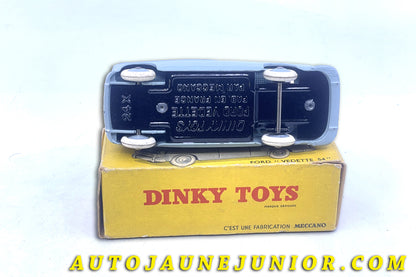 Le #6315 - Dinky Toys - Ford - Vedette 1954 - Chassis noir brillant est en vente sur Auto Jaune Junior ! Tekno, Politoys, Mebetoys, Mercury, Joal, Diapet, Märklin, TootsieToys.Vous avez le même jouet ? Profitez de notre expertise pour vous accompagner dans la vente de vos modèles ou votre collection ! Nous achetons tous lots de miniatures ! Contactez nous ! contact@autojaunejunior.com. 