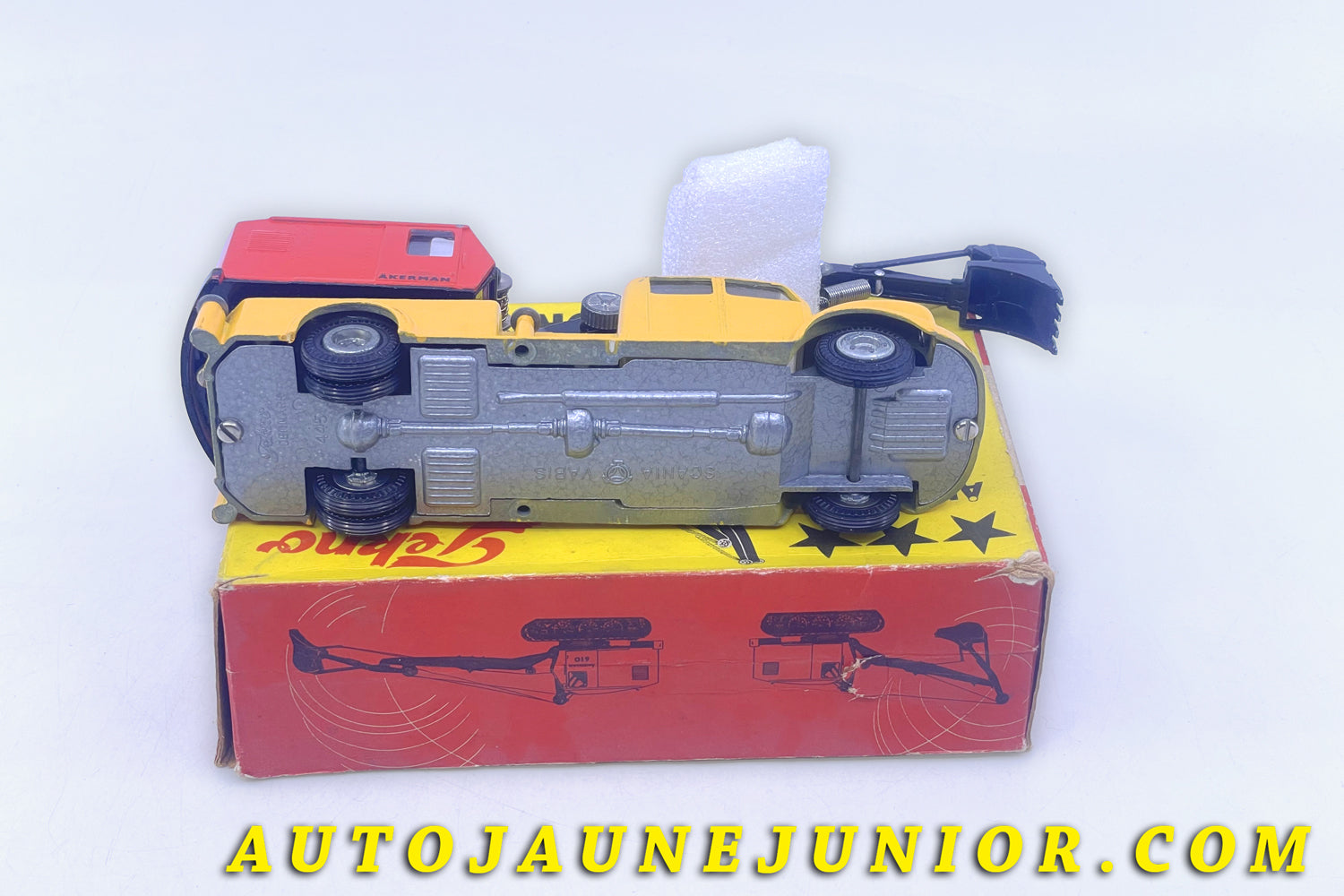 Le #6325 - Tekno - Scania - 76 Camion Porteur avec Pelle "Akerman" - Entreprenørvogn med Åkerman gravko est en vente sur Auto Jaune Junior ! Tekno, Politoys, Mebetoys, Mercury, Joal, Diapet, Märklin, TootsieToys.Vous avez le même jouet ? Profitez de notre expertise pour vous accompagner dans la vente de vos modèles ou votre collection ! Nous achetons tous lots de miniatures ! Contactez nous ! contact@autojaunejunior.com. 