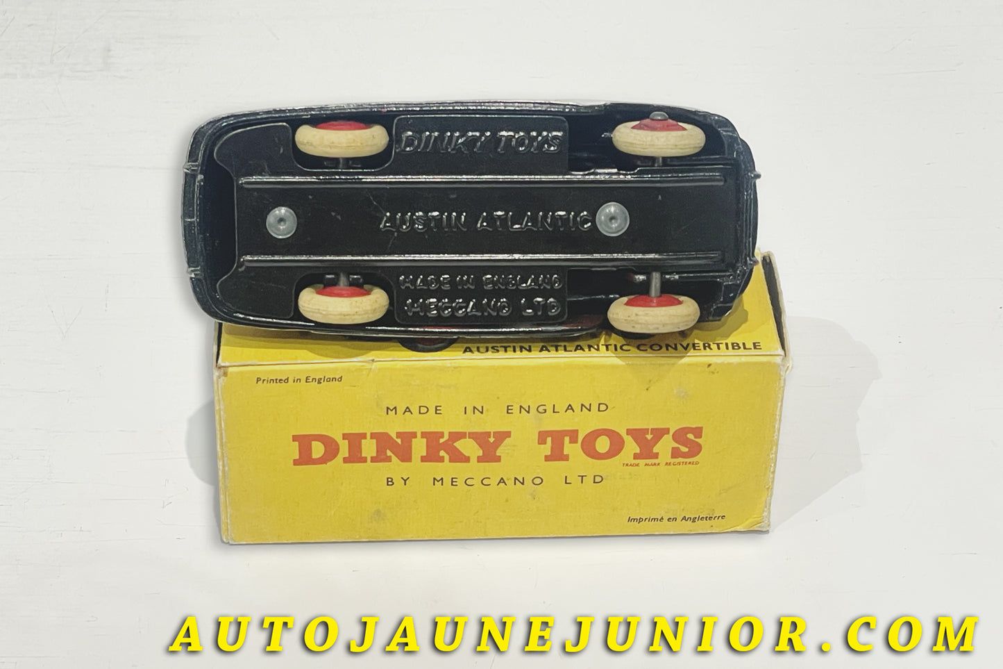 Le #6327 - Dinky Toys - Austin - Atlantic est en vente sur Auto Jaune Junior ! Tekno, Politoys, Mebetoys, Mercury, Joal, Diapet, Märklin, TootsieToys.Vous avez le même jouet ? Profitez de notre expertise pour vous accompagner dans la vente de vos modèles ou votre collection ! Nous achetons tous lots de miniatures ! Contactez nous ! contact@autojaunejunior.com. 