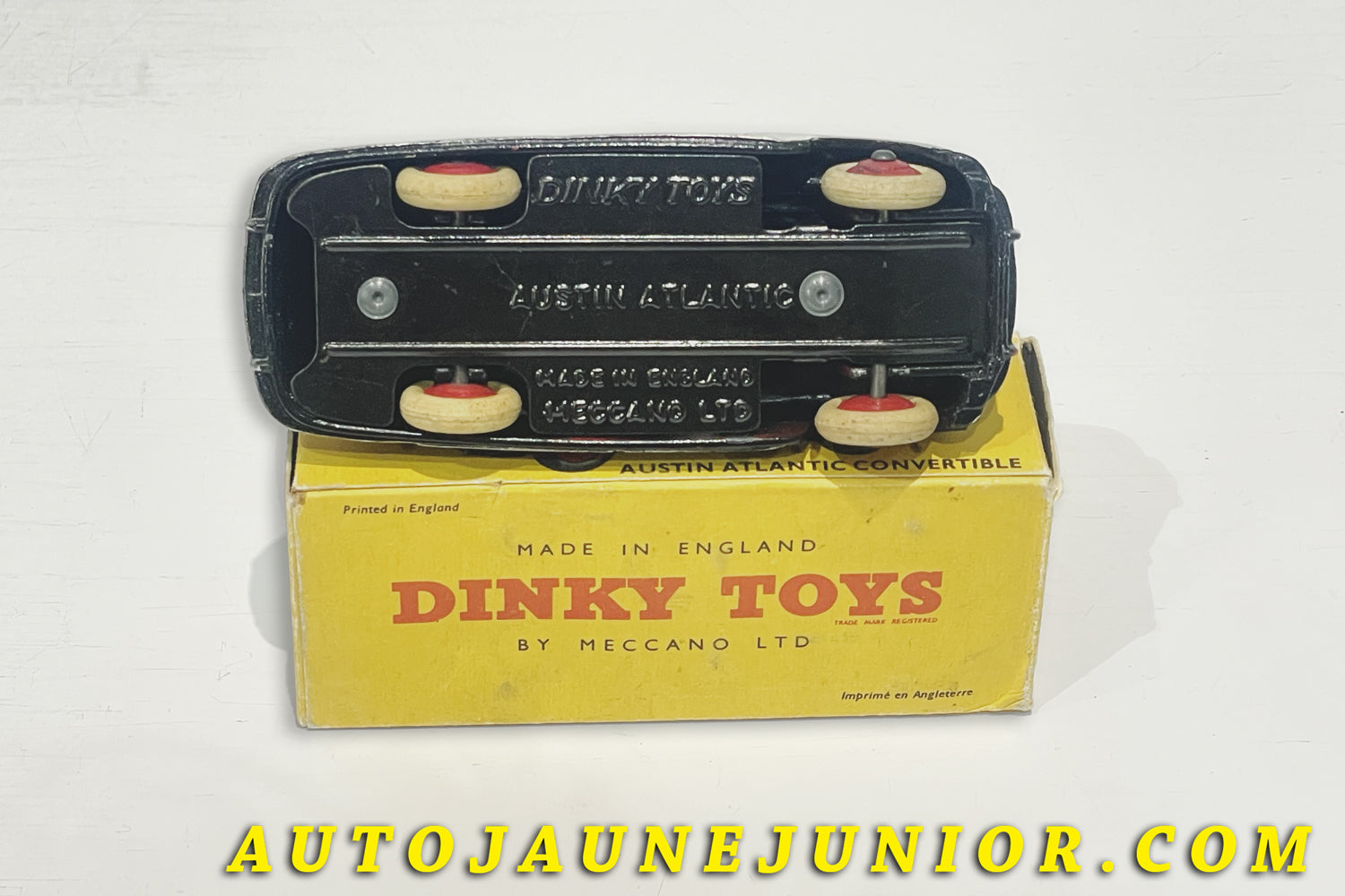 Le #6327 - Dinky Toys - Austin - Atlantic est en vente sur Auto Jaune Junior ! Tekno, Politoys, Mebetoys, Mercury, Joal, Diapet, Märklin, TootsieToys.Vous avez le même jouet ? Profitez de notre expertise pour vous accompagner dans la vente de vos modèles ou votre collection ! Nous achetons tous lots de miniatures ! Contactez nous ! contact@autojaunejunior.com. 