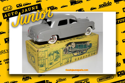 #2051 - C-I-J - Mercedes - 220 berline
