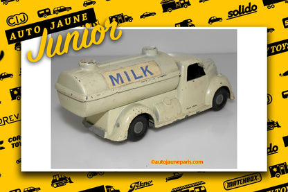 Le #2740 - Chad Valley - Commer - camion citerne"Milk" est en vente sur Auto Jaune Junior ! Découvrez nos collections de diecast Minialuxe, CIJ, C-I-J, JRD, J-R-D, Matchbox, Majorette.. AutoJauneJunior.com: le site de vente en ligne et de partage pour les passionés de miniatures et collectionneurs de jouets anciens ! Des centaines de modèles en vente, et des nouveautés mises en ligne chaque jour à 21h00 !