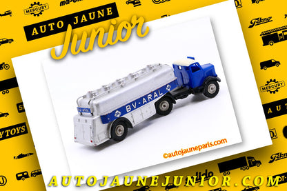 Le #2498 - Märklin - Man - semi remorque citerne "Aral" (plastique) est en vente sur Auto Jaune Junior ! Découvrez nos collections de diecast Minialuxe, CIJ, C-I-J, JRD, J-R-D, Matchbox, Majorette.. AutoJauneJunior.com: le site de vente en ligne et de partage pour les passionés de miniatures et collectionneurs de jouets anciens ! Des centaines de modèles en vente, et des nouveautés mises en ligne chaque jour à 21h00 !