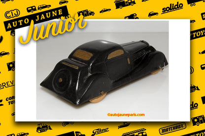#3855 - Cellulo - Auto - berline deux portes avec malle