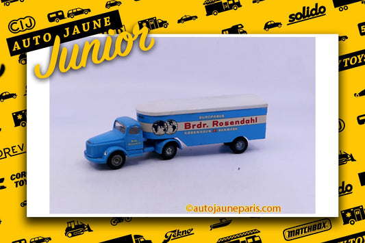 Le #2675 - Tekno - Volvo - N88 semi remorque "Brdr Rosendahl" est en vente sur Auto Jaune Junior ! Découvrez nos collections de diecast Dinky-Toys, Corgi, Corgi-Toys, Solido, Norev.. Découvrez notre magasin physique, AutoJaune Paris, ouvert en 1984 par Vincent Espinasse. 41 rue Cavendish, 75019 Paris. Tel: 01 42 40 61 23. Ouvert les mardi et vendredi de 13h à 19h.