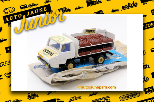 Le #2685 - France Jouet - Berliet - Stradair Pierval est en vente sur Auto Jaune Junior ! Découvrez nos collections de diecast Dinky-Toys, Corgi, Corgi-Toys, Solido, Norev.. Découvrez notre magasin physique, AutoJaune Paris, ouvert en 1984 par Vincent Espinasse. 41 rue Cavendish, 75019 Paris. Tel: 01 42 40 61 23. Ouvert les mardi et vendredi de 13h à 19h.
