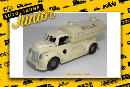 Le #2740 - Chad Valley - Commer - camion citerne"Milk" est en vente sur Auto Jaune Junior ! Découvrez nos collections de diecast Dinky-Toys, Corgi, Corgi-Toys, Solido, Norev.. Découvrez notre magasin physique, AutoJaune Paris, ouvert en 1984 par Vincent Espinasse. 41 rue Cavendish, 75019 Paris. Tel: 01 42 40 61 23. Ouvert les mardi et vendredi de 13h à 19h.