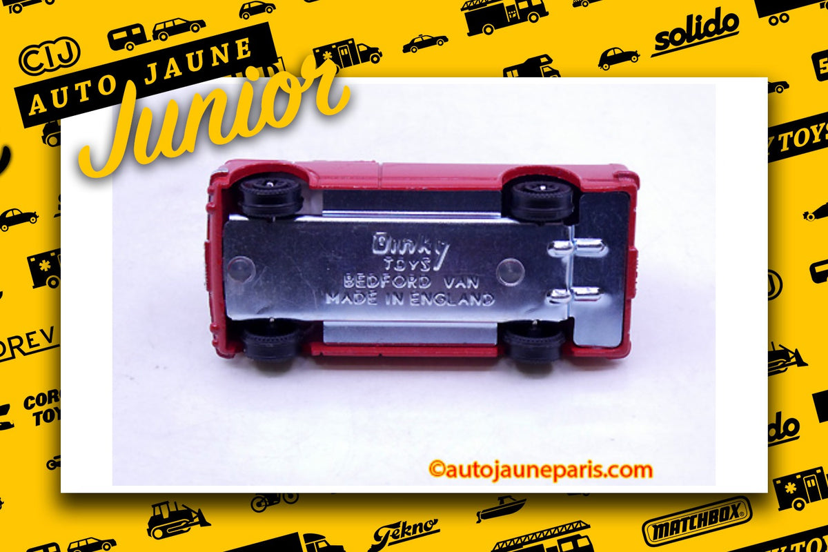 Le #2658 - Dinky Toys GB - Bedford - fourgon Royal mail est en vente sur Auto Jaune Junior ! Tekno, Politoys, Mebetoys, Mercury, Joal, Diapet, Märklin, TootsieToys. Vous avez le même jouet ? Profitez de notre expertise pour vous accompagner dans la vente de vos modèles ou votre collection ! Nous achetons tous lots de miniatures ! Contactez nous ! contact@autojaunejunior.com.