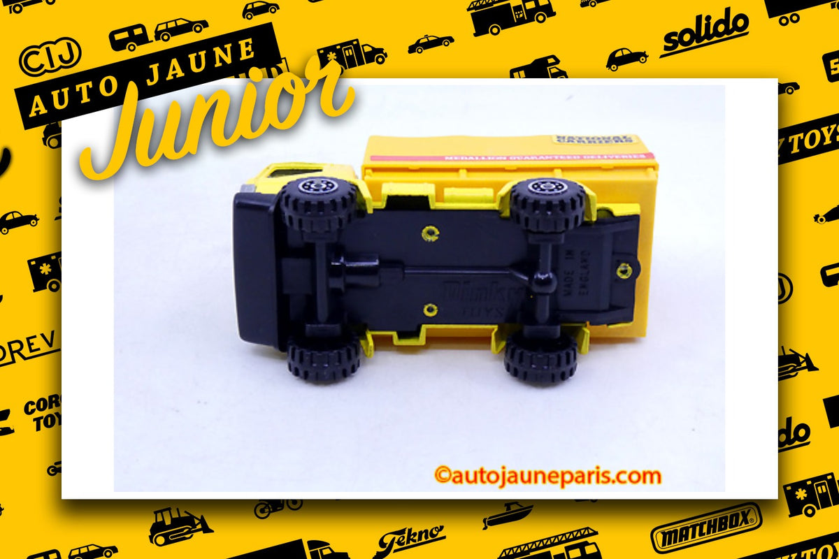 Le #2659 - Dinky Toys GB - Camion - Convoy bâché National Carriers est en vente sur Auto Jaune Junior ! Tekno, Politoys, Mebetoys, Mercury, Joal, Diapet, Märklin, TootsieToys. Vous avez le même jouet ? Profitez de notre expertise pour vous accompagner dans la vente de vos modèles ou votre collection ! Nous achetons tous lots de miniatures ! Contactez nous ! contact@autojaunejunior.com.