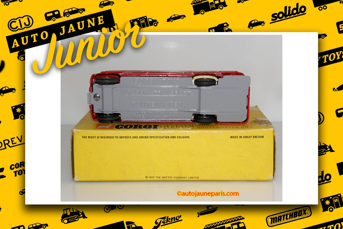 Le #2691 - Corgi Toys - Routemaster - bus londonien "Outspan" Version intermediaire est en vente sur Auto Jaune Junior ! Tekno, Politoys, Mebetoys, Mercury, Joal, Diapet, Märklin, TootsieToys. Vous avez le même jouet ? Profitez de notre expertise pour vous accompagner dans la vente de vos modèles ou votre collection ! Nous achetons tous lots de miniatures ! Contactez nous ! contact@autojaunejunior.com.