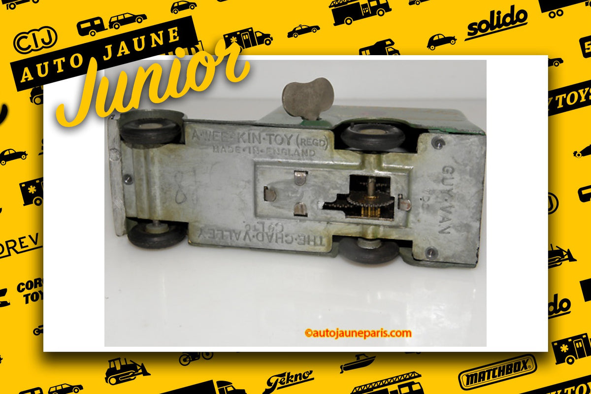 Le #2750 - Chad Valley - Guy - fourgon tôlé "Guy Motors Ltd" est en vente sur Auto Jaune Junior ! Tekno, Politoys, Mebetoys, Mercury, Joal, Diapet, Märklin, TootsieToys. Vous avez le même jouet ? Profitez de notre expertise pour vous accompagner dans la vente de vos modèles ou votre collection ! Nous achetons tous lots de miniatures ! Contactez nous ! contact@autojaunejunior.com.