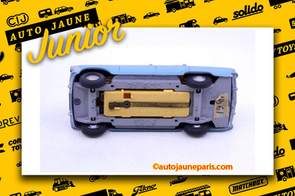 Le #2744 - Spot-On - Ford - Zodiac avec éclairage est en vente sur Auto Jaune Junior ! Tekno, Politoys, Mebetoys, Mercury, Joal, Diapet, Märklin, TootsieToys. Vous avez le même jouet ? Profitez de notre expertise pour vous accompagner dans la vente de vos modèles ou votre collection ! Nous achetons tous lots de miniatures ! Contactez nous ! contact@autojaunejunior.com.