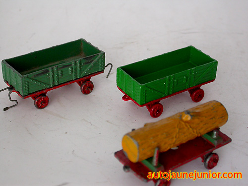 Dinky Toys GB 3 wagons dont 2 d'origine