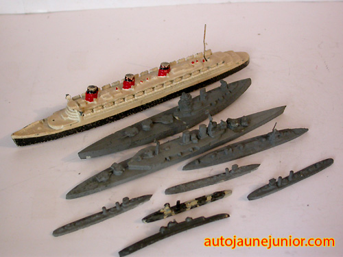 Dinky Toys GB Lots de 9 bâteaux dont le Queen Mary
